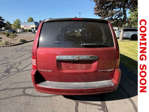 Used 2010 Chrysler Town & Country Touring FWD image 7