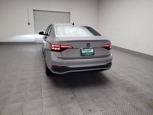 Used 2024 Volkswagen Jetta SE image 6