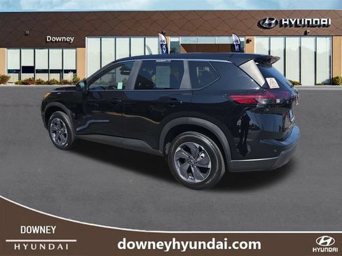 Used 2025 Nissan Rogue SV FWD image 3