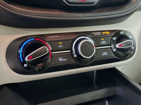 Used 2023 Kia Soul LX image 17