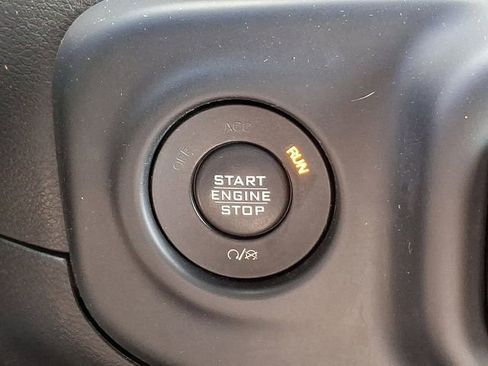 Used 2018 Jeep Wrangler Sport S image 23