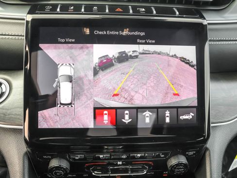 New 2025 Jeep Grand Cherokee Limited w/ Luxury Tech Group II image 18