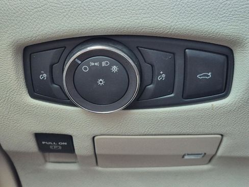 Used 2020 Lincoln Continental w/ Premium Package FWD image 33