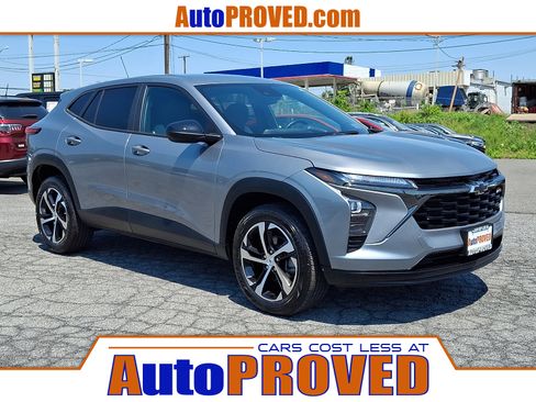 Used 2024 Chevrolet Trax RS w/ Driver Confidence Package FWD image 1