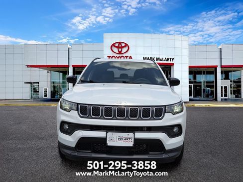 Used 2024 Jeep Compass Latitude AWD/4WD image 8