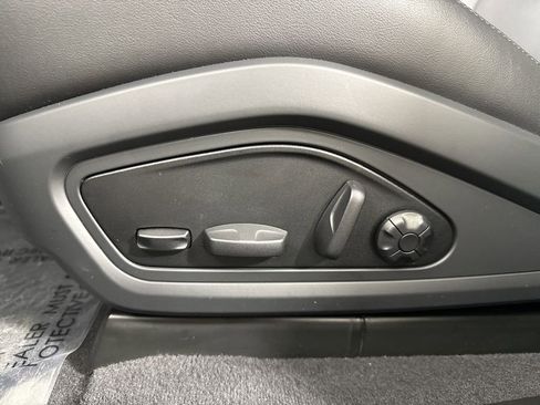 Certified 2025 Porsche Taycan image 40