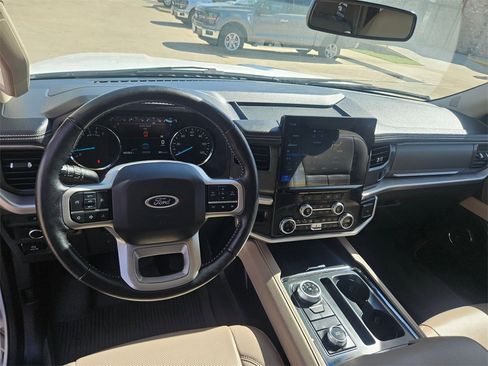 Used 2024 Ford Expedition Max XLT image 16