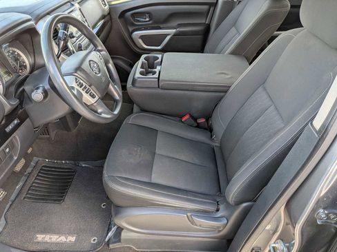 Used 2018 Nissan Titan SV image 15