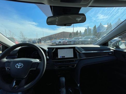 Used 2025 Toyota Camry LE image 33