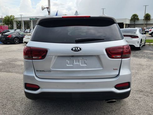 Used 2019 Kia Sorento LX w/ LX Convenience Package image 6