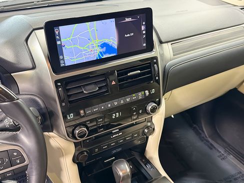 Used 2023 Lexus GX 460 Luxury w/ Sport Design Package AWD/4WD image 27