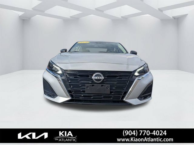 Used 2025 Nissan Altima 2.5 SV FWD image 7