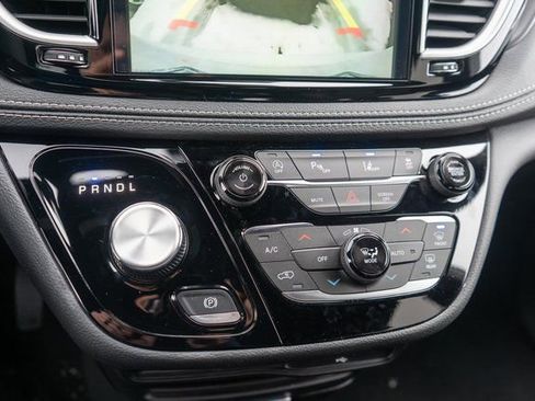 New 2026 Chrysler Pacifica Select image 20