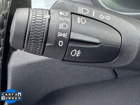 Used 2024 Volvo XC40 B5 Core image 16