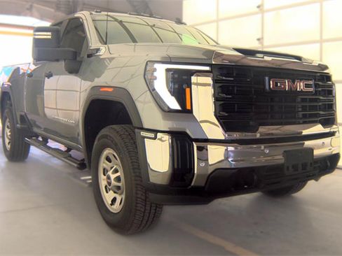 Used 2025 GMC Sierra 2500 Pro w/ 1SA Pro Safety Plus Package AWD/4WD image 4