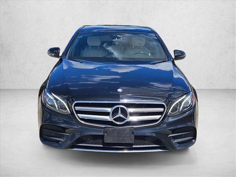 Used 2017 Mercedes-Benz E 300 4MATIC image 2