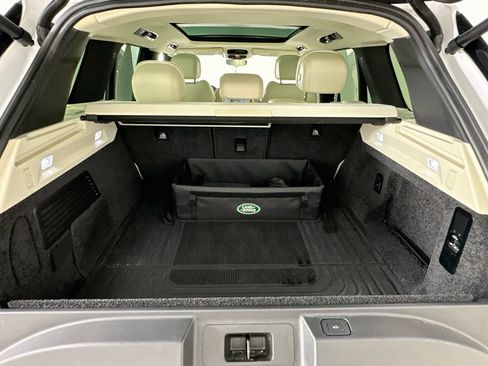 Used 2025 Land Rover Range Rover SE AWD/4WD image 29