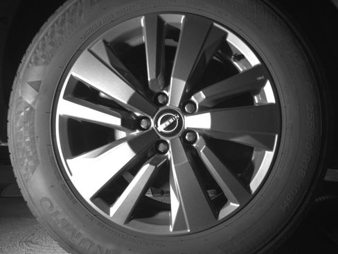 Used 2025 Nissan Pathfinder SV FWD image 15
