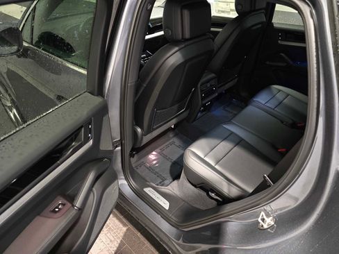 New 2026 Porsche Cayenne image 17