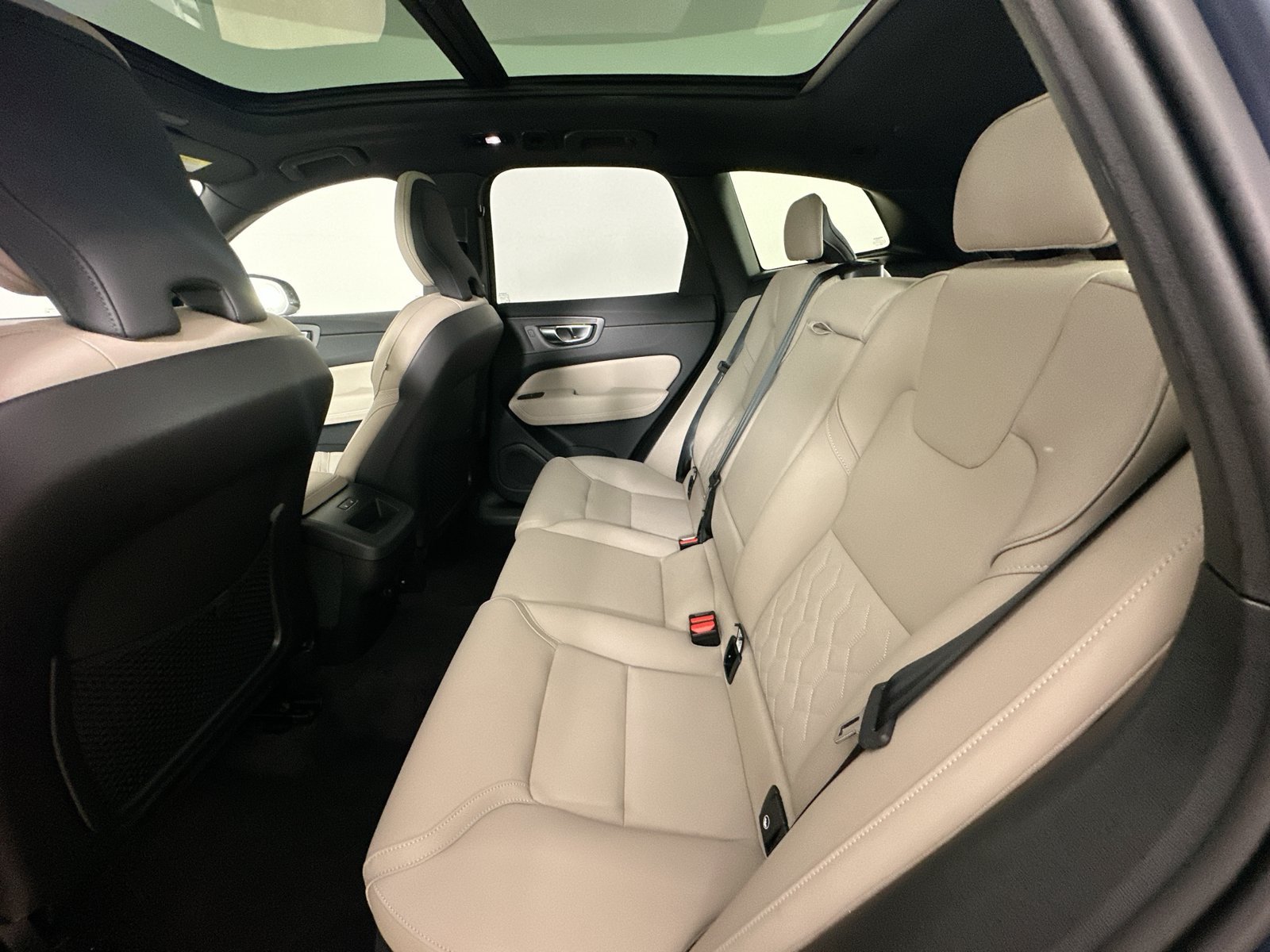 Certified 2026 Volvo XC60 B5 Plus w/ Protection Package Premier AWD/4WD image 36