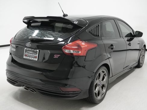 Used 2018 Ford Focus ST w/ Equipment Group 402A image 4