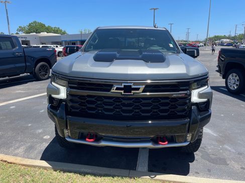 Used 2024 Chevrolet Silverado 1500 ZR2 w/ Technology Package AWD/4WD image 2