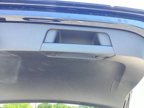 Certified 2025 Volkswagen Taos SE w/ Panoramic Sunroof Package AWD/4WD image 14