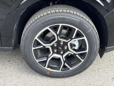 New 2026 Ford Maverick Lariat image 9