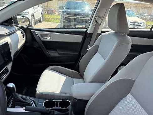 Used 2018 Toyota Corolla LE FWD image 17