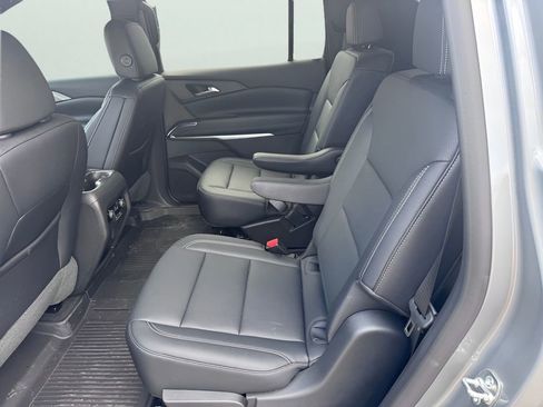 Used 2025 Chevrolet Traverse LT w/ Driver Confidence Package FWD image 11