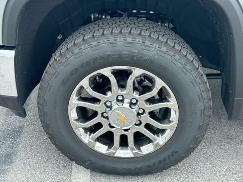 Used 2026 Chevrolet Silverado 2500 LTZ w/ LTZ Convenience Package AWD/4WD image 10