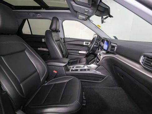 Used 2023 Ford Explorer XLT w/ Equipment Group 202A image 17