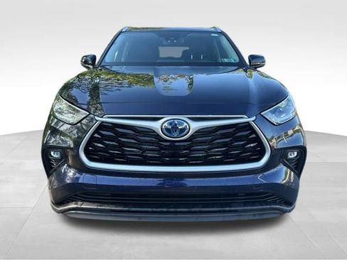 Used 2021 Toyota Highlander XLE AWD/4WD image 11