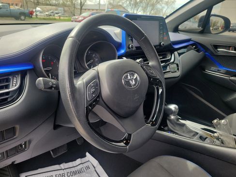 Used 2021 Toyota C-HR XLE FWD image 14