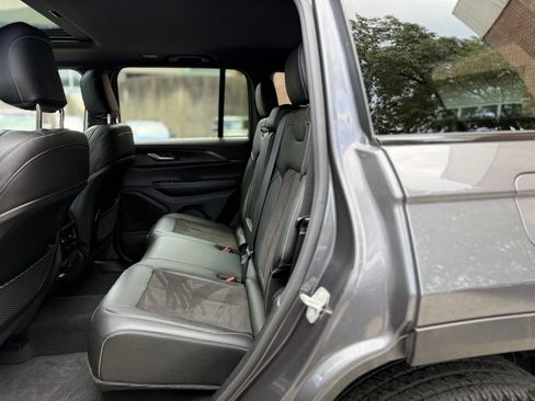 Used 2023 Jeep Grand Cherokee Altitude AWD/4WD image 17