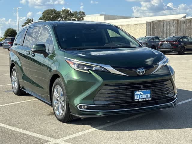 Used 2024 Toyota Sienna Platinum AWD/4WD image 8