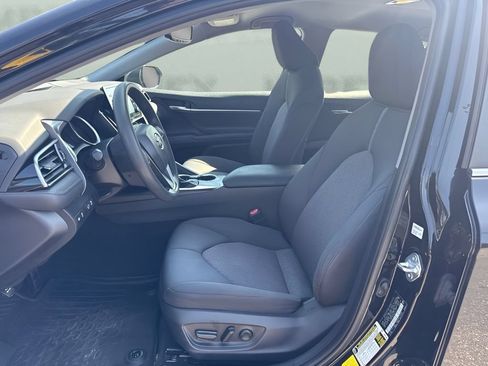Used 2021 Toyota Camry LE w/ Convenience Package FWD image 9
