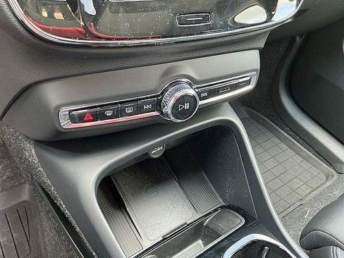 Certified 2025 Volvo XC40 B5 Ultra w/ Climate Package AWD/4WD image 25
