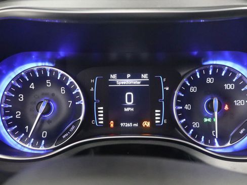 Used 2018 Chrysler Pacifica Touring-L w/ Premium Audio Group image 31