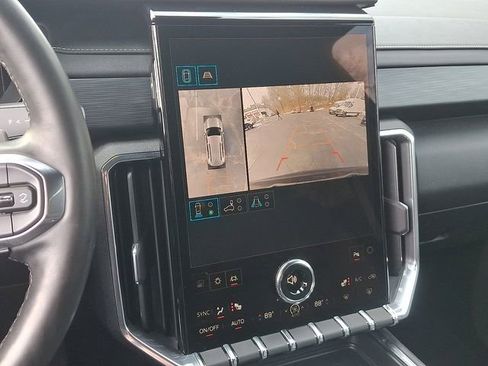 Used 2024 GMC Acadia Elevation image 18