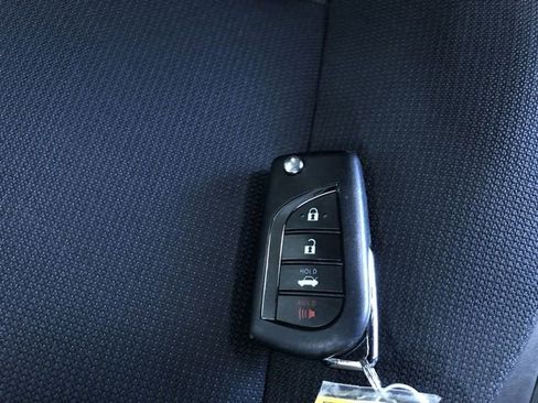 Used 2025 Toyota Corolla LE image 31