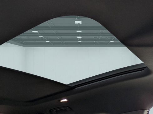 Used 2023 Land Rover Defender 130 X-Dynamic SE image 18