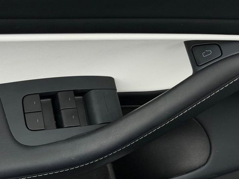Used 2021 Tesla Model 3 Performance image 19