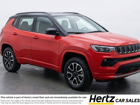 Used 2025 Jeep Compass Trailhawk AWD/4WD image 1