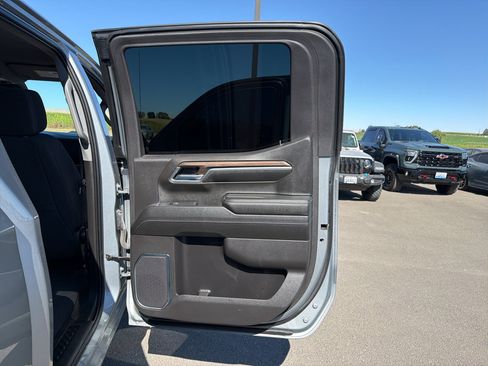 Used 2024 Chevrolet Silverado 1500 LT Trail Boss w/ Convenience Package II AWD/4WD image 16