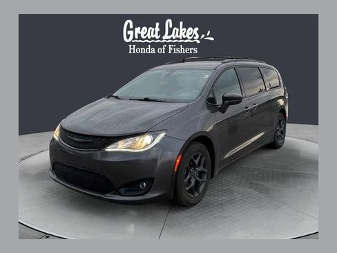 Used 2019 Chrysler Pacifica Touring-L Plus w/ S Appearance Package FWD image 1