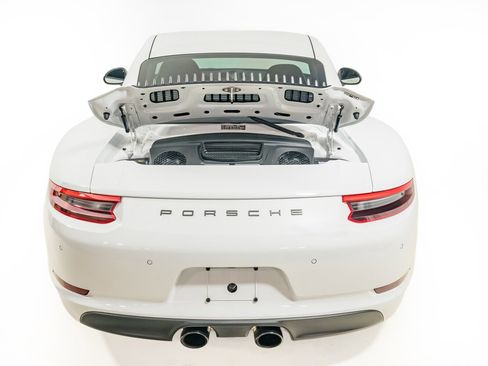 Used 2018 Porsche 911 Carrera T w/ Carrera T Interior Package image 38