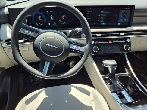 Certified 2025 Hyundai Tucson SEL FWD image 11