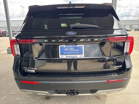 Used 2025 Ford Explorer Active w/ Active Comfort Package AWD/4WD image 6