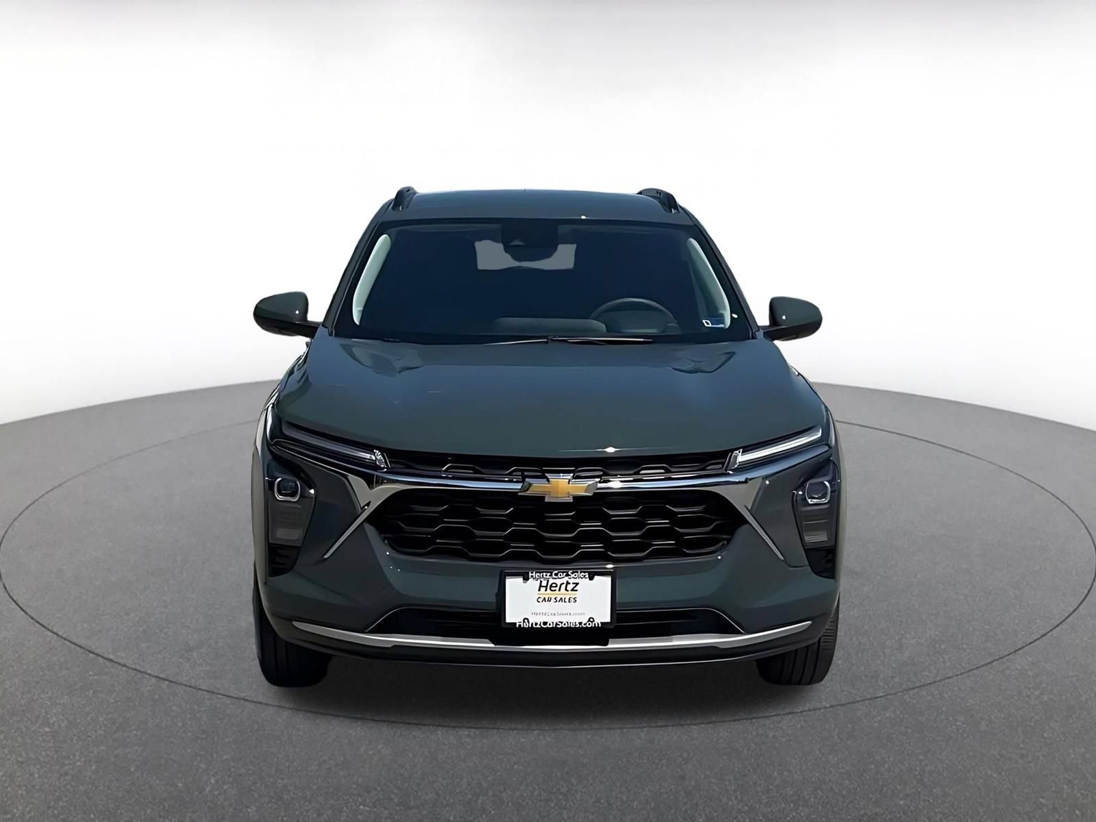 Used 2025 Chevrolet Trax LT FWD image 4
